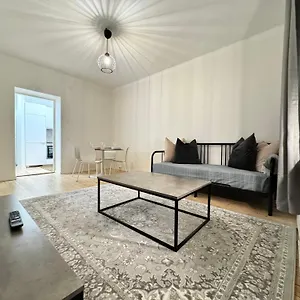  Apartment Hello -